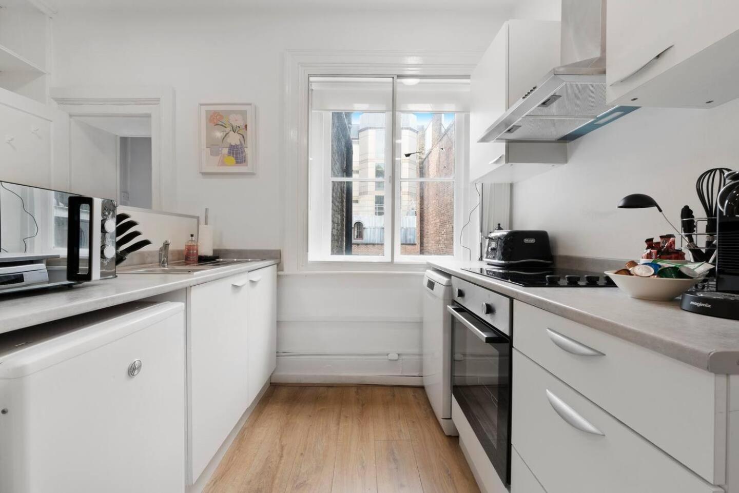 2 Bed Piccadilly Apartment 3 Лондон Экстерьер фото